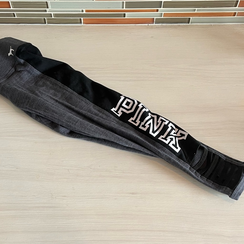 Women’s Victoria’s Secret Pink Yoga Cropped Graphic Leggings